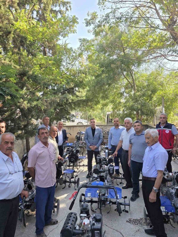 Çiftçilere hibe destekli tarım aletleri dağıtıldı
