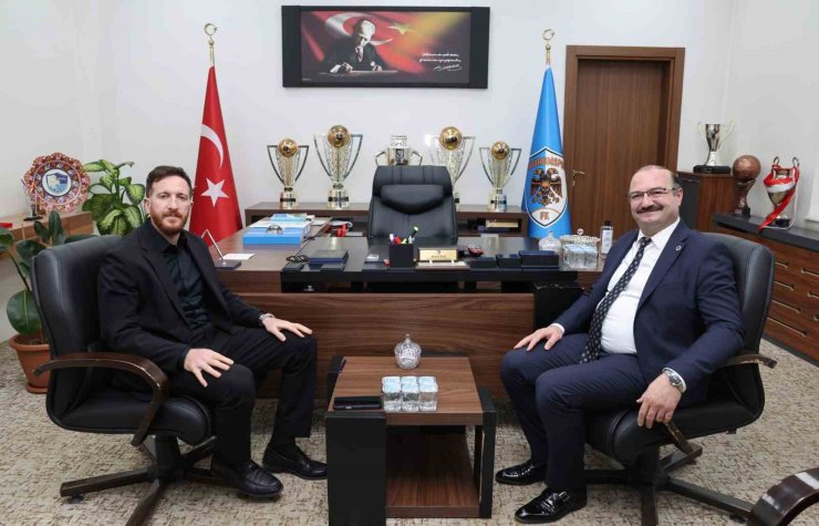 Rektör Hacımüftüoğlu’ndan Erzurumspor’a destek ziyareti