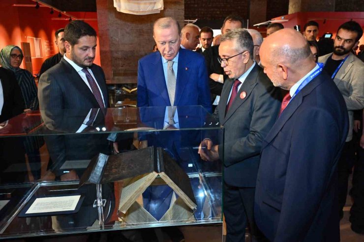 "Kitaba Vefa" sergisi Cumhurbaşkanı Recep Tayyip Erdoğan tarafından açıldı