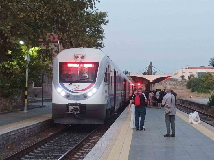 Denizli-İzmir treni arıza yaptı