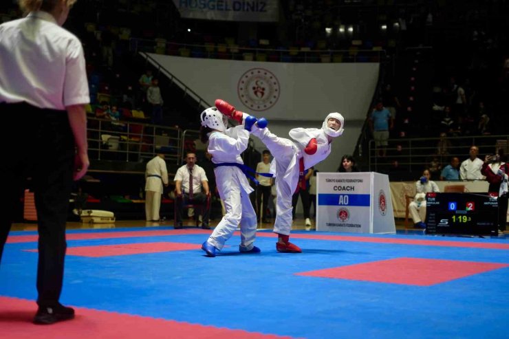 Samsun’da Karadeniz ve Hazar Ülkeleri Karate Şampiyonası başladı