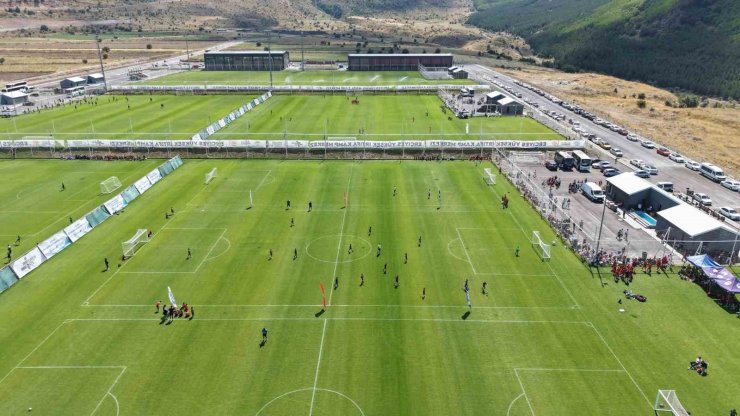 Erciyes’te geleceğin futbol yıldızları sahne alıyor
