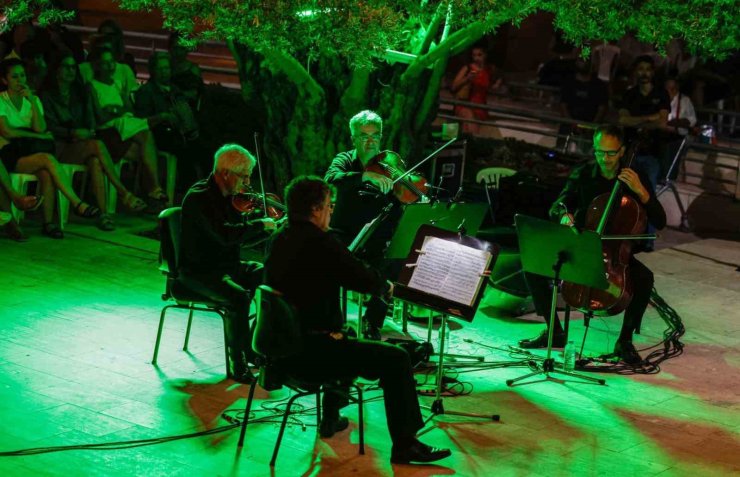 Dünyaca ünlü Macar gruptan unutulmaz gece