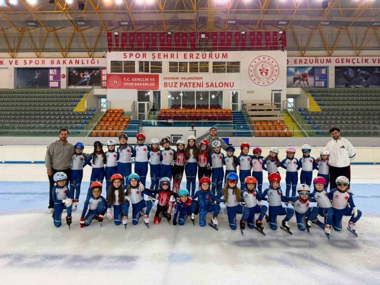 Samsunlu buz pateni sporcularından, Türkiye Şampiyonası’nda 25 madalya