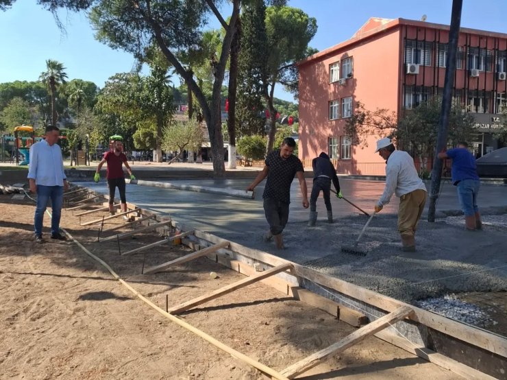 Yenipazar’da spor alanı ve cadde çalışmaları sürüyor