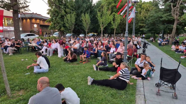 A Milli Kadın Voleybol Takımı’nın, Avrupa şampiyonluğu Düzce’de meydanda izlendi