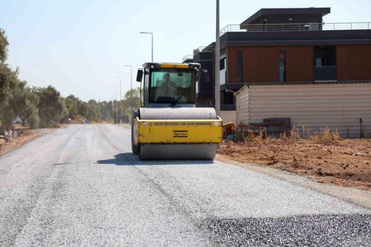 Efeler’de yol yenileme çalışmaları sürüyor