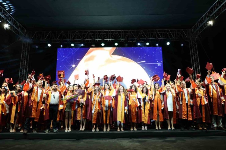 İEÜ’de uzmanlık yolculuğu diplomayla taçlandı