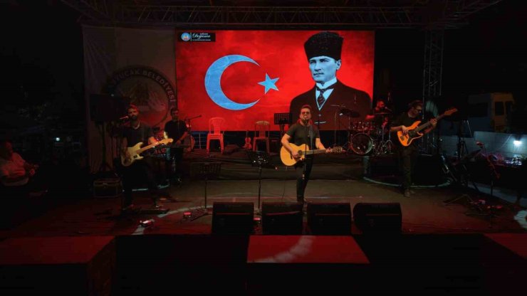 Kuyucak’ta kurtuluş coşkusu konserlerle taçlandı