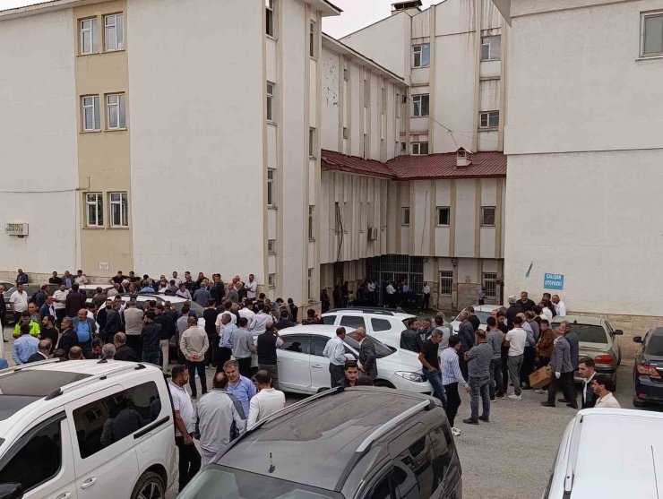 At üstünde dereyi geçmeye çalışırken akıntıya kapılan çoban hayatını kaybetti