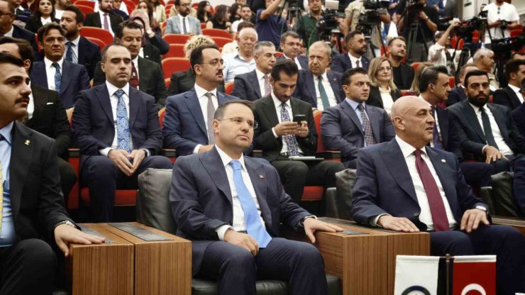 Bakan Gürlek: "27 bin 500 hakim ve savcımızla, 211 bin avukatımızla aynı büyük hukuk ailesinin mensuplarıyız"