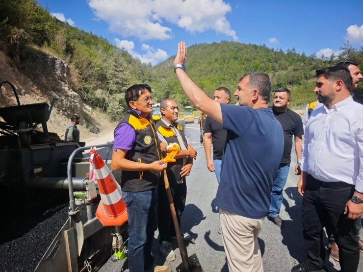 Yığılca’da Yedigöller grup yolu asfaltlanıyor