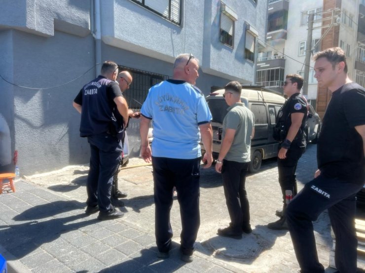 Bursa’da seyyar satıcı denetiminde arbede: Zabıta memuru yaralandı