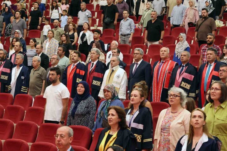 ERÜ’de lisansüstü mezuniyet sevinci yaşandı