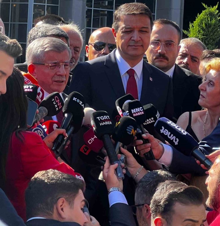 Davutoğlu ifade verdi: "Hiç kimsenin de yargının üzerinde olmadığı inancıyla Türkiye Cumhuriyeti vatandaşı olarak ifademi verdim"