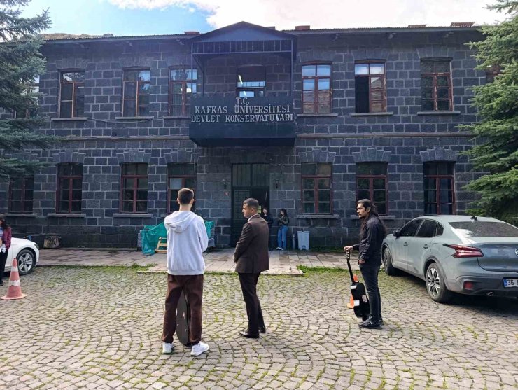 Kars’ta konservatuvar hayali kuran öğrenciler için yetenek sınavı heyecanı