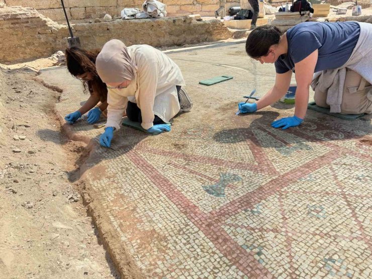 Pompeıopolıs’te binlerce yıllık miras gün ışığına kavuştu: 105 metrekarelik mozaik ortaya çıkarıldı