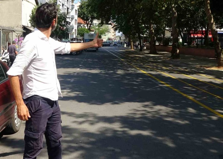 Kimi zaman otostop yaparak kimi zaman bisikletle 133 ülke gezdi