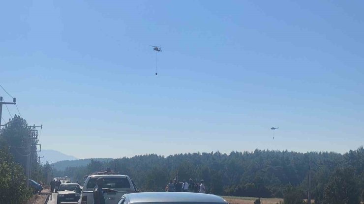 Muğla’daki yangına 7 uçak, 15 helikopterle müdahale sürüyor