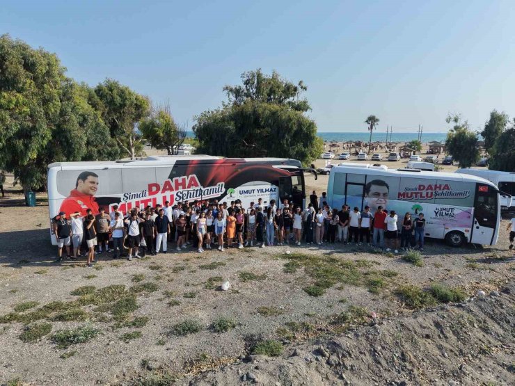 Başkan Yılmaz’dan binlerce öğrenciye unutulmaz yaz hediyesi
