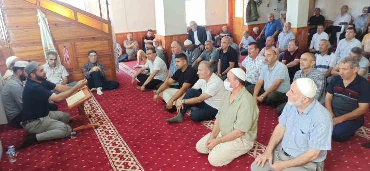 Vatandaşlar Kur’an-ı Kerim tilavetinde bir araya geldi