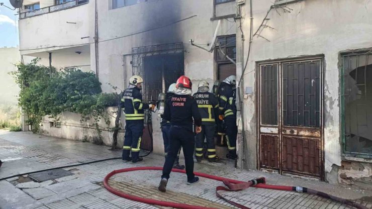 Çorum’da apartman dairesinde çıkan yangın korkuttu