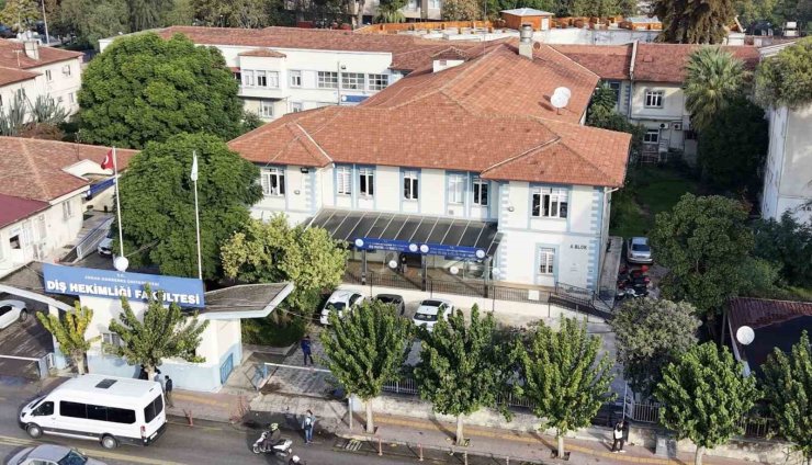 ADÜ Diş Hekimliği Fakültesi 2025 yılında 103 lisans, 16 uzmanlık öğrencisini mezun etti
