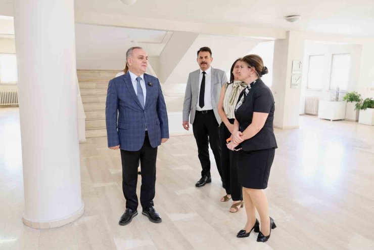 Rektör Prof. Dr. Altun, Mimarlık Fakültesi’ndeki tamamlanan tadilat çalışmalarını yerinde inceledi