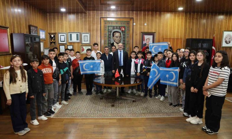 Kerkük’ten Erzurum’a uzanan eğitim köprüsü: Başarılı öğrenciler Rektör Hacımüftüoğlu’nun misafiri oldu