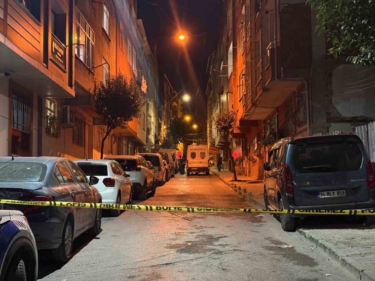 Esenler’de bir evde bulunan kişiler arasında kavgada silahlar konuştu: 3 ağır yaralı