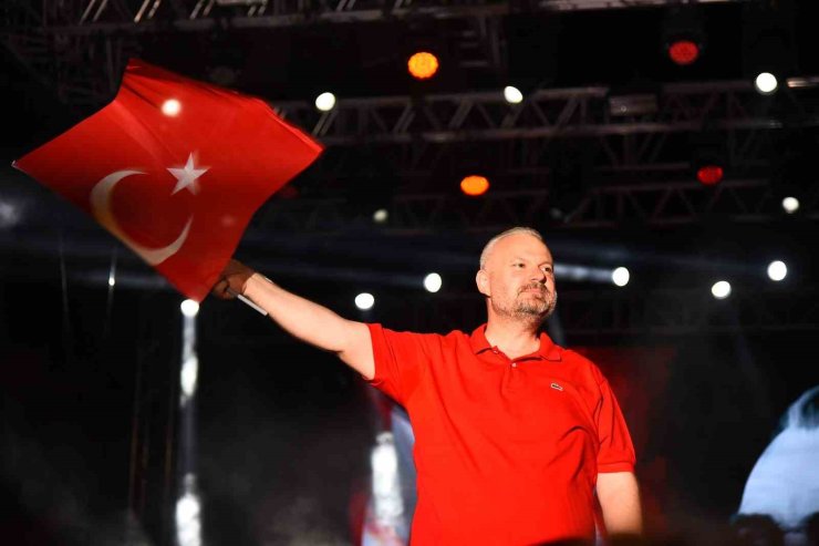 Menemen’de kurtuluş coşkusu Sefo ile yaşanacak