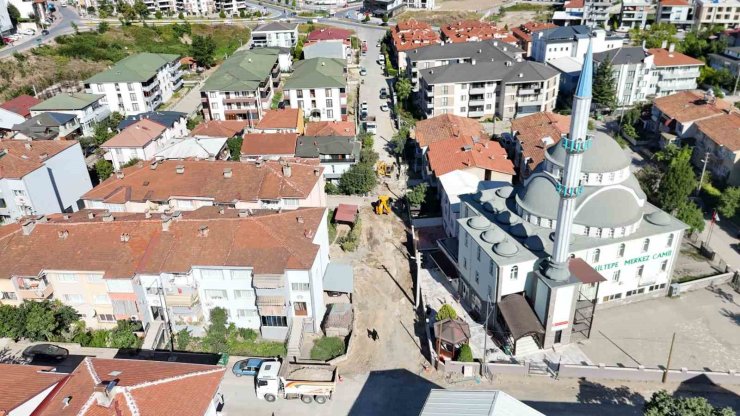 Erenler’in 15 sokağında asfalt çalışmalarına başlandı
