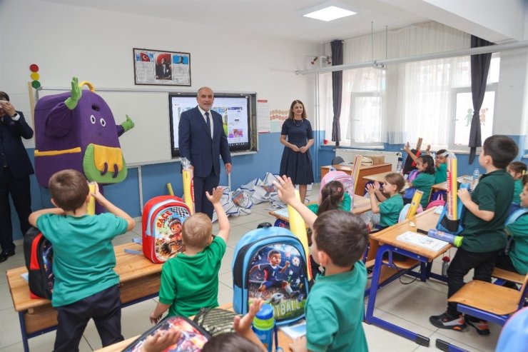 Canik’te tüm 1. sınıflara çanta ve kırtasiye seti