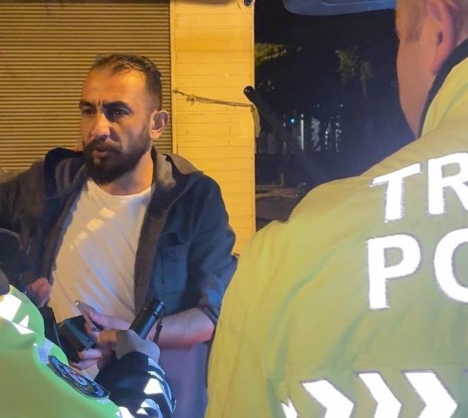 Alkollü yakalanan sürücü, ekiplere ‘abartmayın’ diyerek çıkıştı