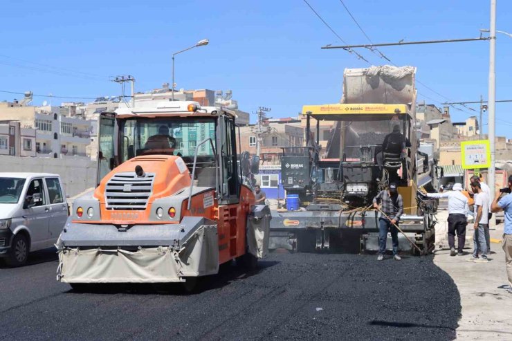 Haleplibahçe Caddesi’nde asfalt çalışmaları sürüyor
