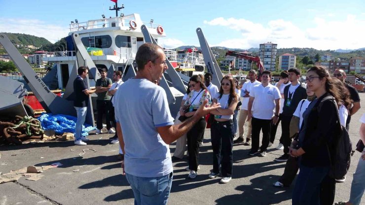 20 ülkeden öğrenciler KTÜ’nün araştırma gemisiyle Karadeniz’e açıldı