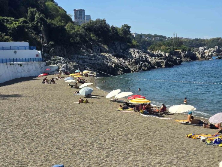 Yasak kalktı, vatandaşlar Kapuz Plajı’na akın etti