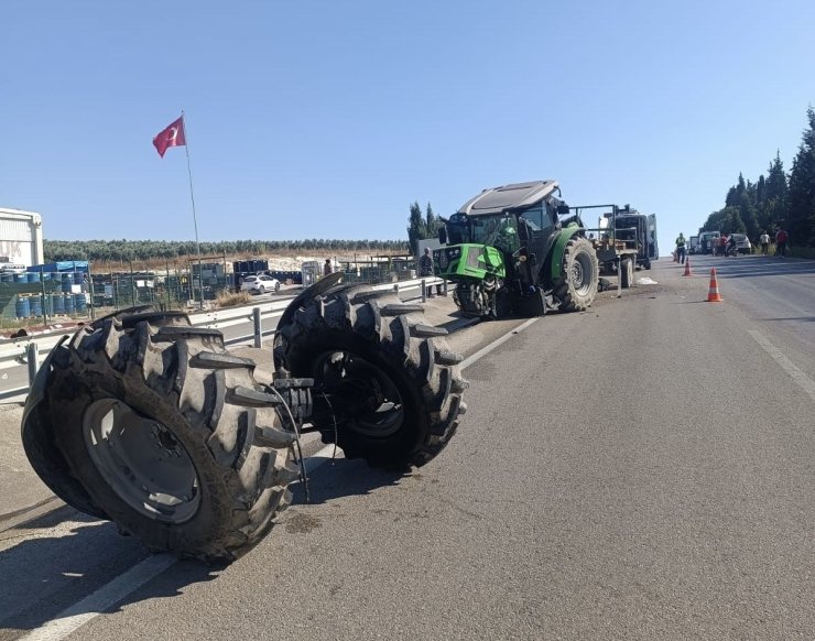 Bandırma’da kamyon traktöre çarptı