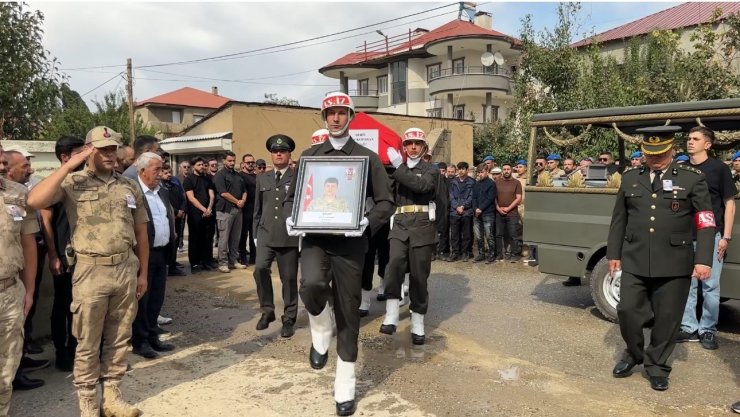 Yüksekova’nın şehidi gözyaşları arasında toprağa verildi