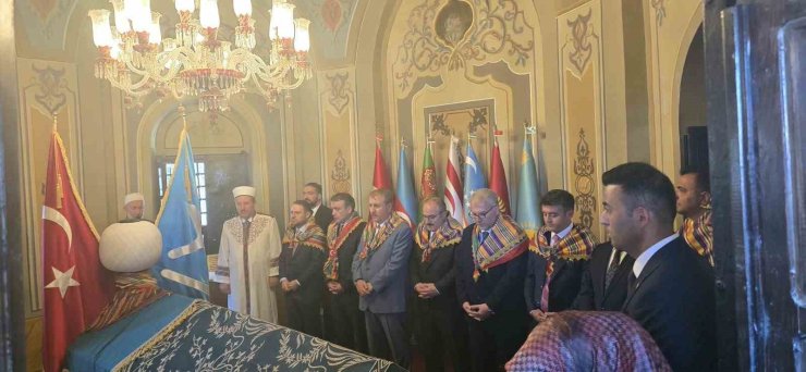 Adalet Bakanı Akın Gürlek, Ertuğrul Gazi Türbesini ziyaret etti