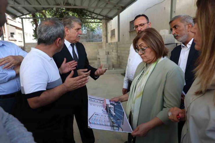 Başkan Şahin, Karşıyaka Emekliler Lokali proje alanını inceledi