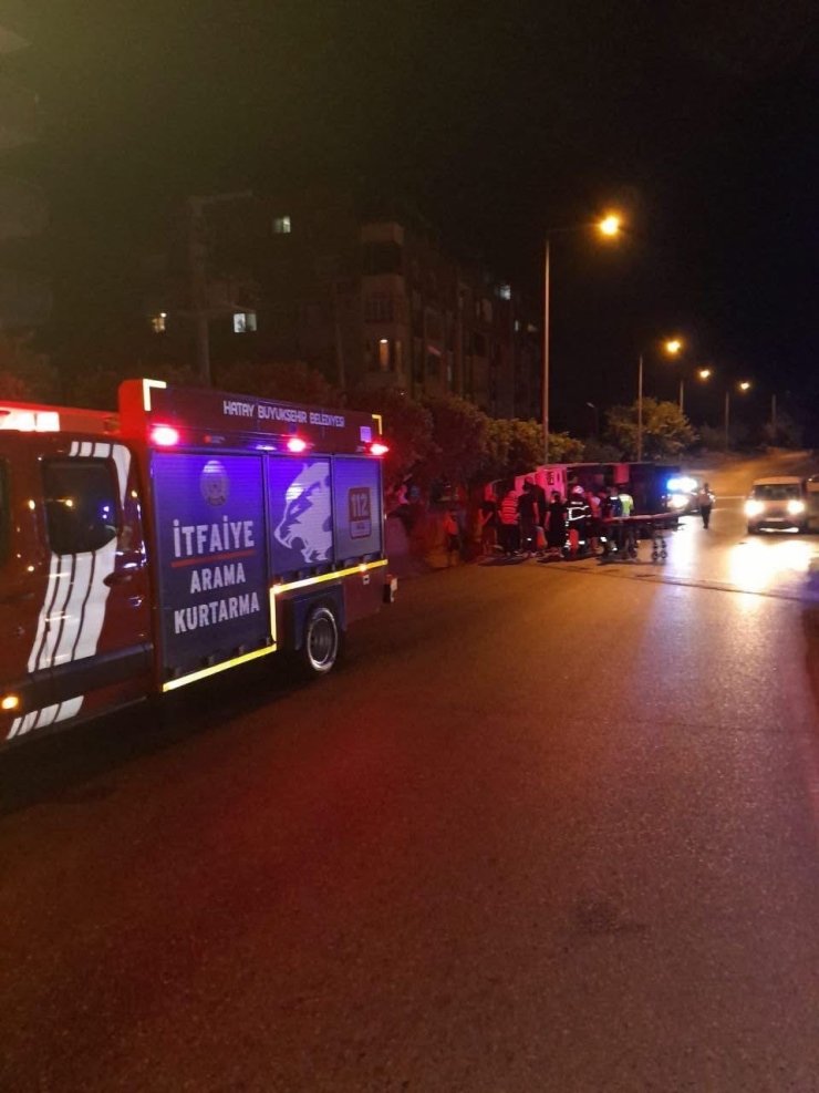 Belen’de devrilen kamyonun sürücüsü yaralandı