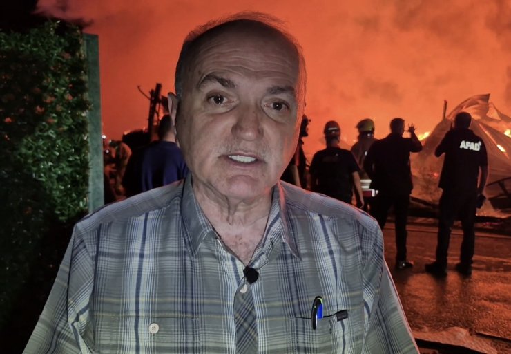 Düzce Belediye Başkanı Özlü: "Bir can kaybı yok. Fabrikadaki yangın söndürme işlemlerini inşallah bu akşam tamamlayacağız"