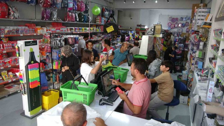 Okullar açılıyor, kırtasiyelerde hareketlilik başladı