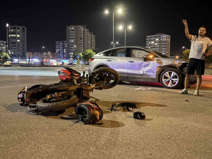 Kayseri’de otomobille çarpışan motosikletin sürücüsü yaralandı