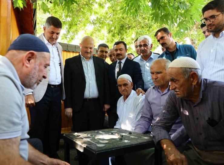 Vali Küçük, Kahta’da esnaf ve vatandaşlarla bir araya geldi