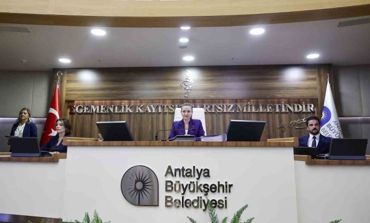 Başkan Vekili Özdemir: "Antalya’ya milyar milyar liralık yatırımlar yapıyoruz"