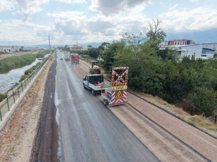 Büyükşehir Samanlı Bağlantı yolunu yeniledi