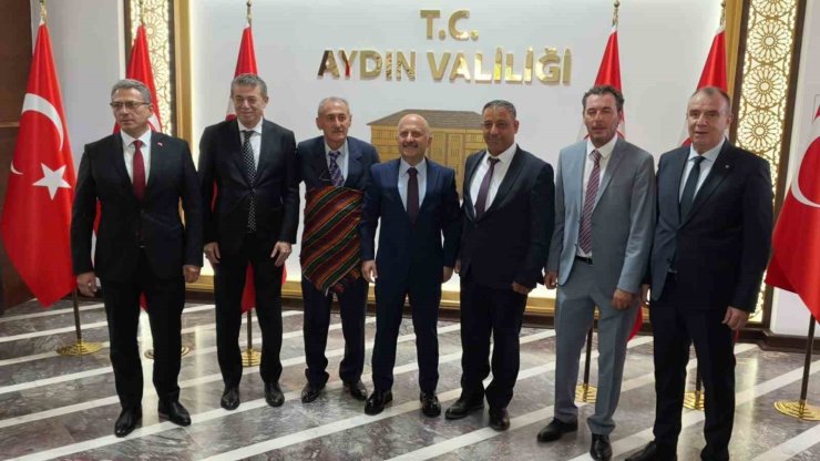 İlin Ahisi’ne ödülünü Aydın Valisi Varol verdi
