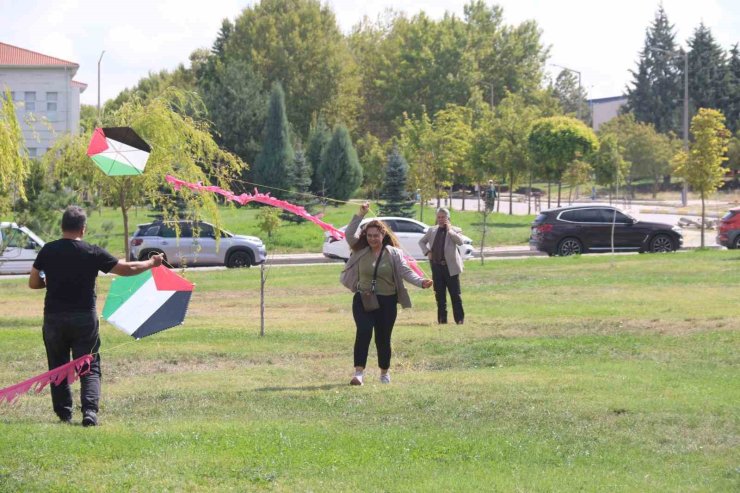 Gazze’deki çocuklar için gökyüzüne uçurtma bıraktılar